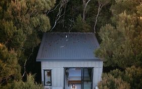 Treehouse Hideaway At Rekindle Tree Houses